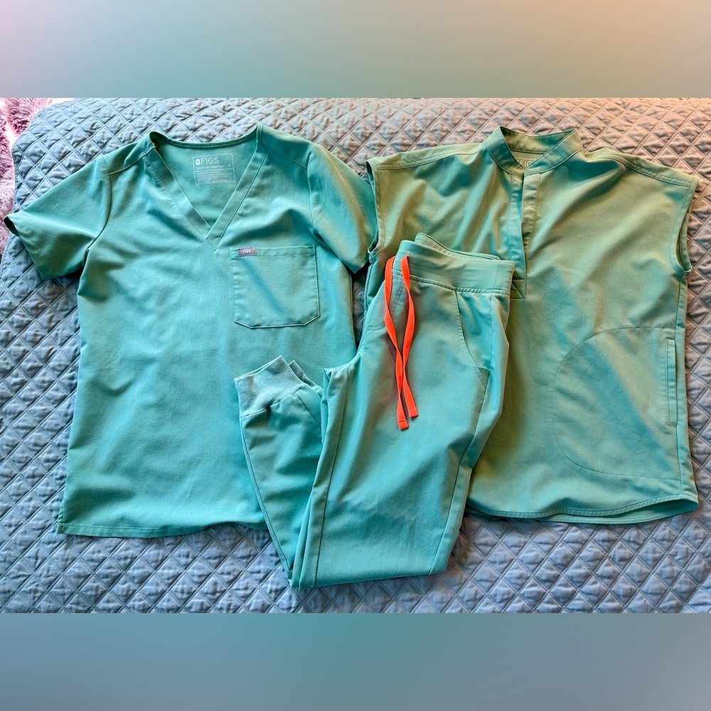 FIGS 💚JADE💚 Scrubs (3 pc!)